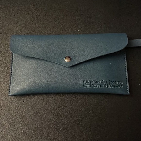 B*tchy makeup brushes with case - Picture 2 of 4